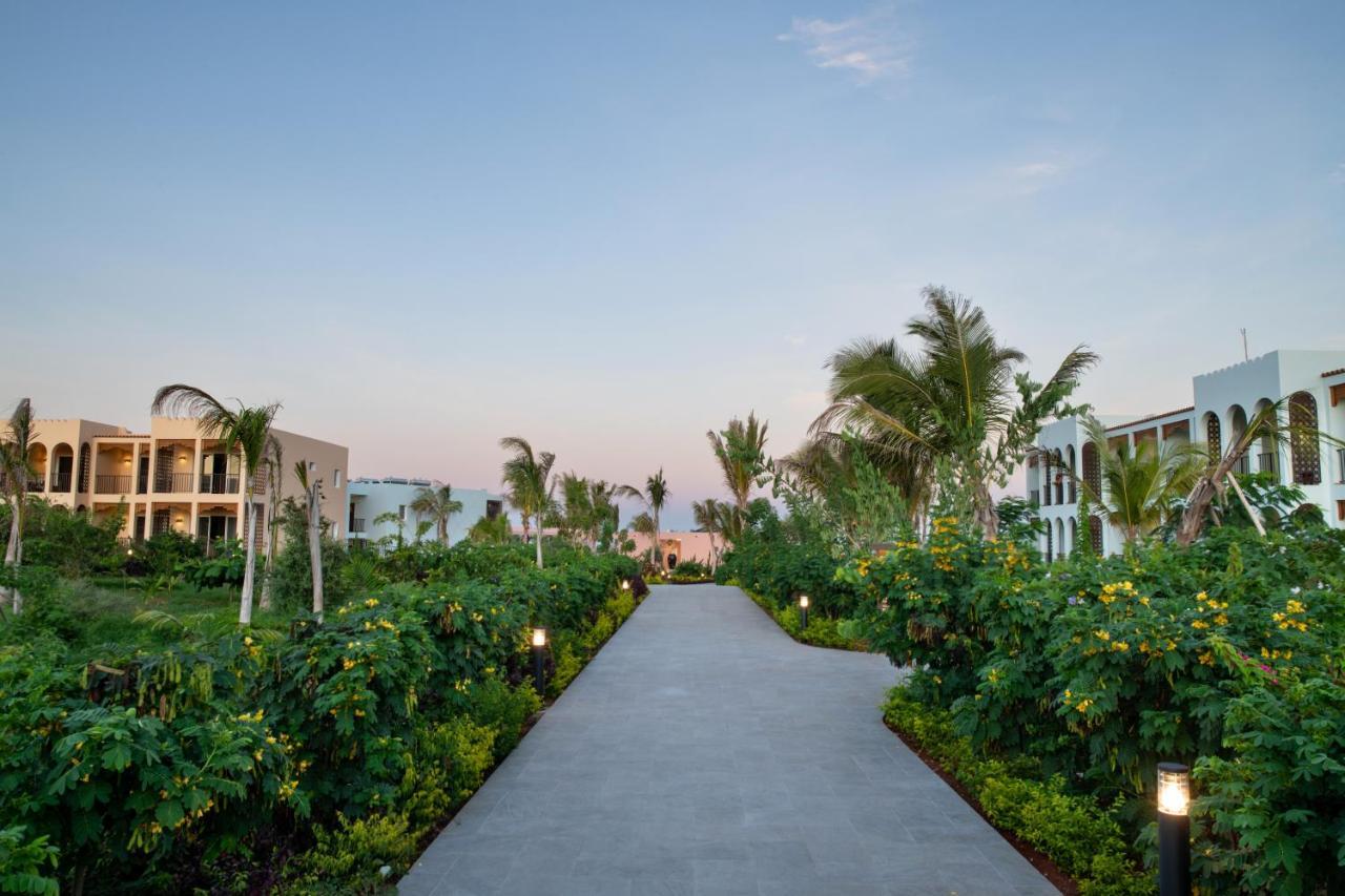 The Mora Zanzibar Hotel Matemwe  Exterior photo The resort at Atlantis Paradise Island